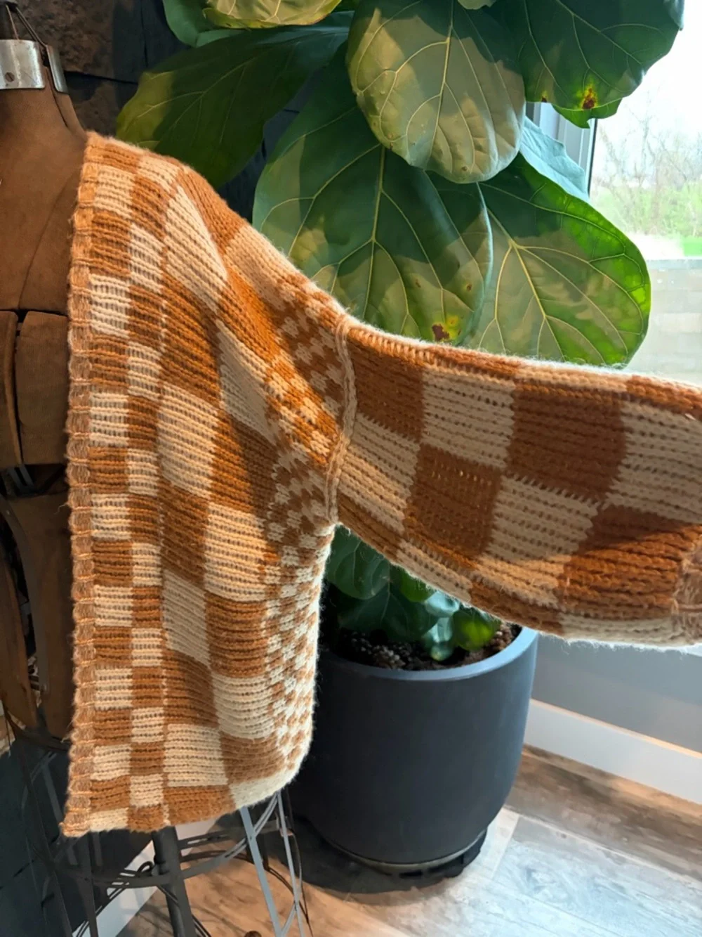 Alter’d state Cozy Checkerboard Open-Front Cardigan Sweater - Cream & Tan - Picture 4 of 5